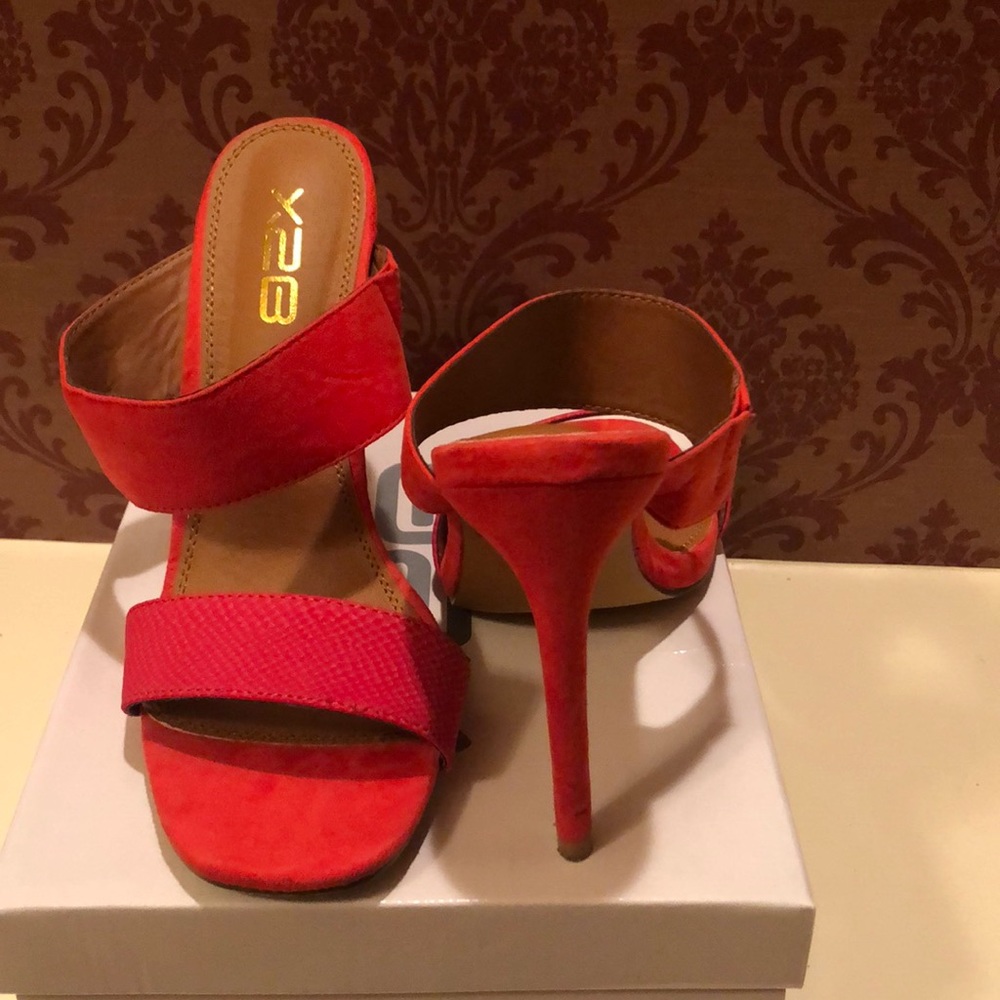 Coral color sandal, not red